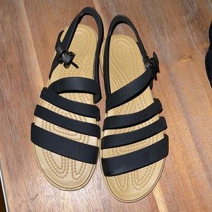 Women’s crocs size 5